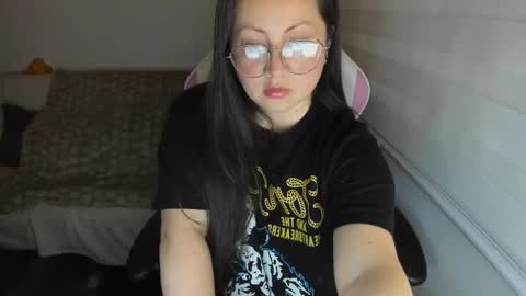 Snapshot of valeryvass_07 chatting on November 3, 11:26 pm My name is Valery... Nice to meet you  thumb up me please its important online show from November 3, 11:26 pm