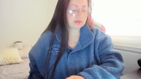 Snapshot of valeryvass_07 chatting on May 12, 10:07 pm My name is Valery... Nice to meet you thumb up me please its important online show from May 12, 10:07 pm