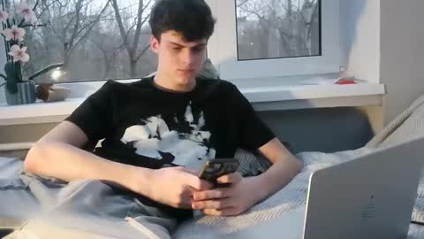 valesios online show from December 3, 12:58 pm