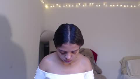 Snapshot of valientegirl_ chatting on March 1, 10:01 pm VALIENTE online show from March 1, 10:01 pm