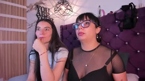 Snapshot of valkiria_and_dione chatting on February 11, 8:14 pm Valkiria and Dione online show from February 11, 8:14 pm