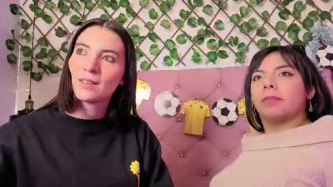 Snapshot of valkiria_and_dione chatting on June 25, 1:15 pm Valkiria and Dione online show from June 25, 1:15 pm