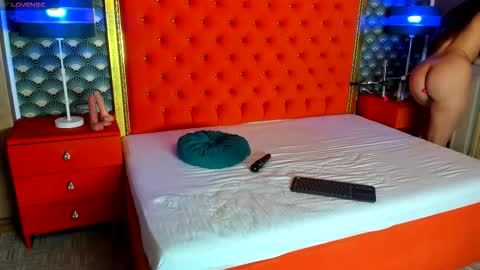 Snapshot of valleriejonnes chatting on November 14, 5:06 am Valerie Val V online show from November 14, 5:06 am