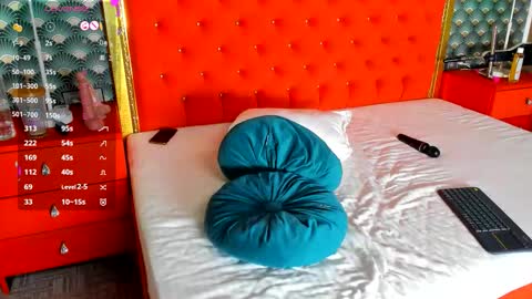 Snapshot of valleriejonnes chatting on November 27, 3:08 am Valerie Val V online show from November 27, 3:08 am