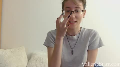 Snapshot of valleriestarr chatting on November 18, 10:47 pm Vallerie Starr online show from November 18, 10:47 pm