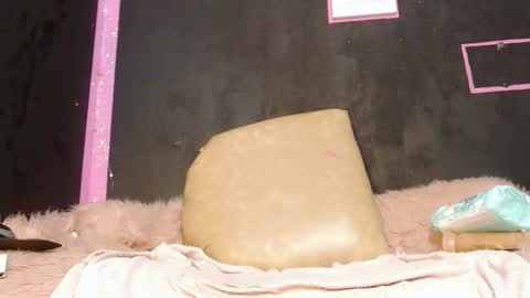 Snapshot of vallery_doll chatting on February 3, 2:14 am Valerie online show from February 3, 2:14 am