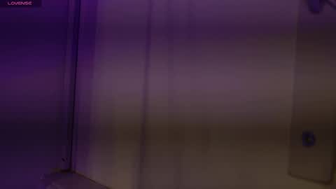 Vallolet Peach  online show from November 3, 5:25 pm