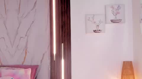 Snapshot of valloletsamar chatting on June 21, 12:19 pm Vallolet Peach online show from June 21, 12:19 pm