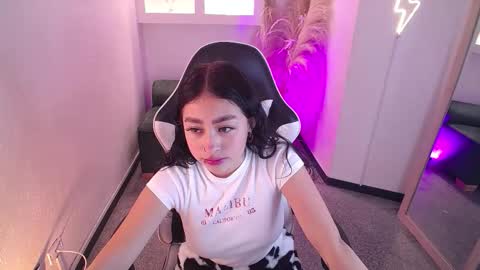 vallolett__ online show from February 26, 7:35 pm