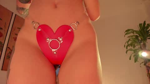 Snapshot of valyturner chatting on March 11, 10:42 pm online show from March 11, 10:42 pm