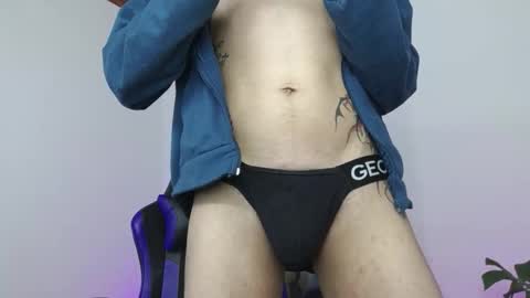 Snapshot of vamp_noah chatting on February 22, 1:29 am Vamp Noah and Dan online show from February 22, 1:29 am