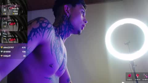 david guzman i model independenthelp me with a thumbs up online show from December 4, 3:04 am