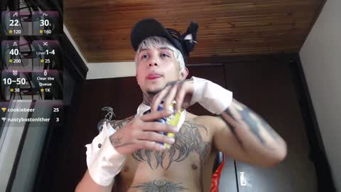 david guzman i model independenthelp me with a thumbs up online show from December 15, 11:31 pm