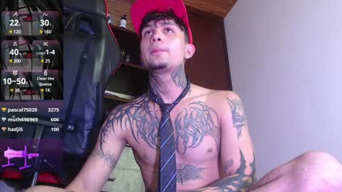 david guzman i model independenthelp me with a thumbs up online show from December 23, 7:49 am
