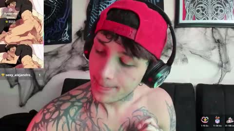 david guzman i model independenthelp me with a thumbs up online show from October 23, 4:28 pm