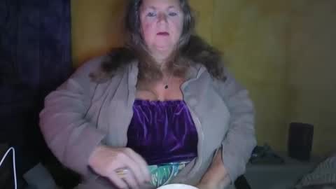 Snapshot of vampwoman chatting on February 16, 8:54 am vampwoman online show from February 16, 8:54 am