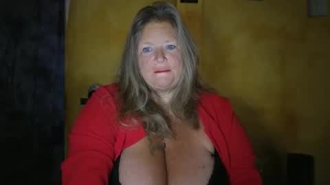 vampwoman online show from April 9, 6:30 am