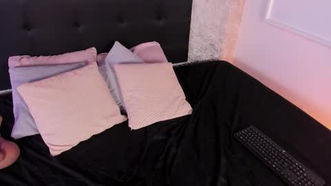 Van  online show from February 19, 9:33 pm