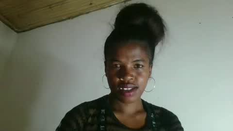 Snapshot of vanafiry chatting on March 6, 9:39 am vanafiry online show from March 6, 9:39 am