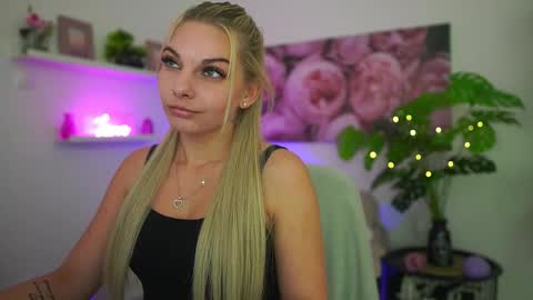 Snapshot of vanda_lust chatting on October 16, 10:05 am Vanda Lust online show from October 16, 10:05 am