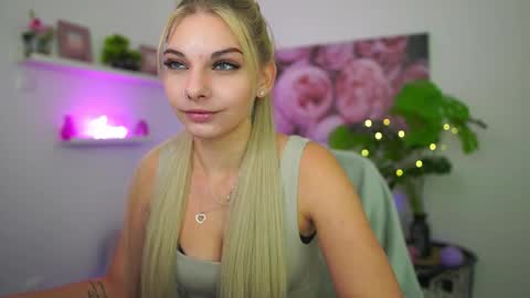 Snapshot of vanda_lust chatting on October 18, 8:15 am Vanda Lust online show from October 18, 8:15 am