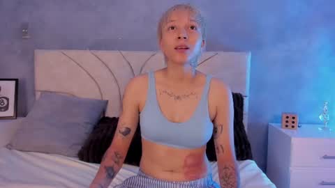 vane_grey online show from July 27, 6:37 pm