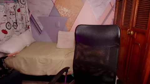 vane_latin18 online show from May 6, 9:42 pm