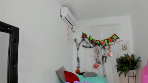 Snapshot of vanelope_smith chatting on November 9, 4:00 am vanelope_smith online show from November 9, 4:00 am