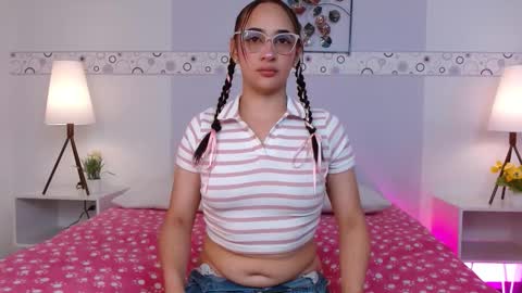 Snapshot of vanelopeee_ chatting on November 5, 3:50 am Vane online show from November 5, 3:50 am