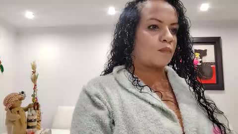 Snapshot of vanesam chatting on January 7, 5:32 am vanessa and samantha online show from January 7, 5:32 am