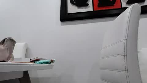 Snapshot of vanesam chatting on January 8, 11:12 am vanessa and samantha online show from January 8, 11:12 am