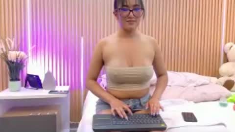 Snapshot of vanessa_fx chatting on July 17, 10:14 pm Vanessa online show from July 17, 10:14 pm