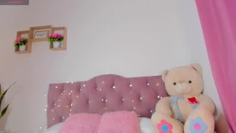 vanessa online show from November 29, 11:35 am