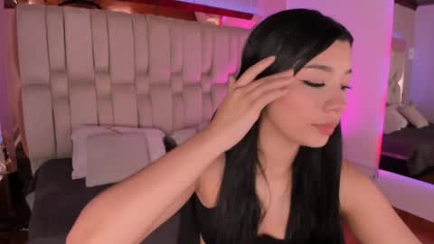 vanessaduval online show from October 21, 4:13 am