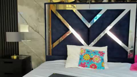 Vanessa Hard online show from January 11, 8:03 pm