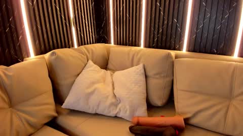 Vanessa Hard online show from March 27, 3:12 am