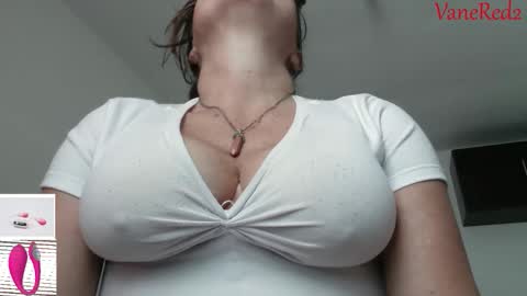 Snapshot of vanessared2 chatting on April 29, 7:20 pm Vanesared2 online show from April 29, 7:20 pm