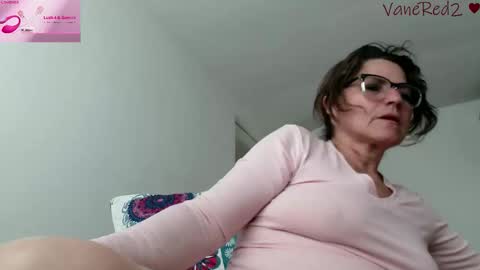 Snapshot of vanessared2 chatting on May 29, 9:13 pm Vanesared2 online show from May 29, 9:13 pm