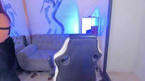 vanessascott_ online show from March 19, 5:33 am