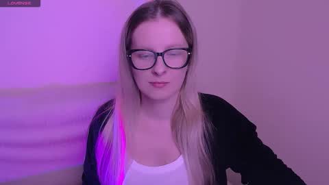 Mia online show from November 6, 8:04 am