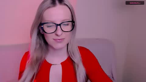 Mia online show from January 9, 11:24 am