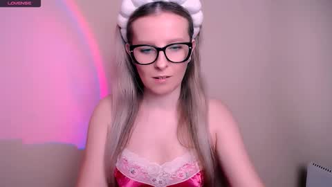 Mia online show from February 14, 7:49 am