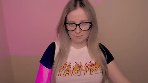 Mia online show from April 2, 4:48 pm