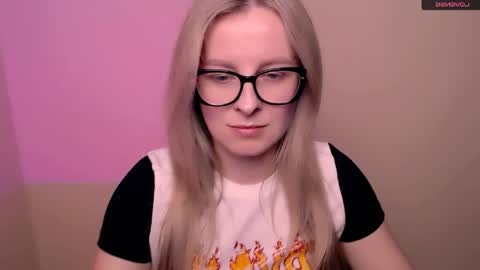 Snapshot of vanillaex_ chatting on May 20, 2:56 pm Mia online show from May 20, 2:56 pm