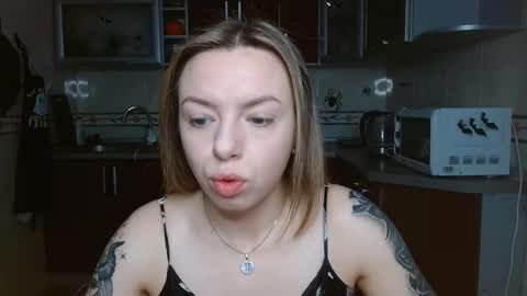 Snapshot of vanillamuffin chatting on November 7, 6:35 am VanillaMuffin online show from November 7, 6:35 am