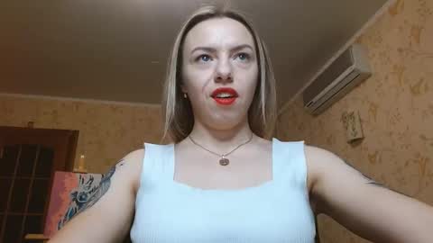 Snapshot of vanillamuffin chatting on November 13, 1:43 pm VanillaMuffin online show from November 13, 1:43 pm