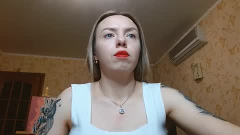 Snapshot of vanillamuffin chatting on November 15, 1:51 pm VanillaMuffin online show from November 15, 1:51 pm