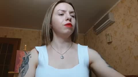 Snapshot of vanillamuffin chatting on March 5, 2:02 pm VanillaMuffin online show from March 5, 2:02 pm