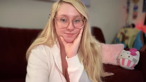 Snapshot of vanillapuddingpie chatting on February 5, 2:51 am vanillapuddingpie online show from February 5, 2:51 am