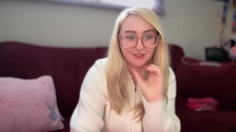 Snapshot of vanillapuddingpie chatting on February 16, 7:05 pm vanillapuddingpie online show from February 16, 7:05 pm